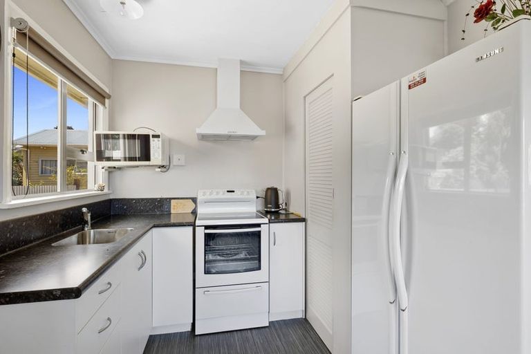 Photo of property in 51 Seaview Road, Marfell, New Plymouth, 4310