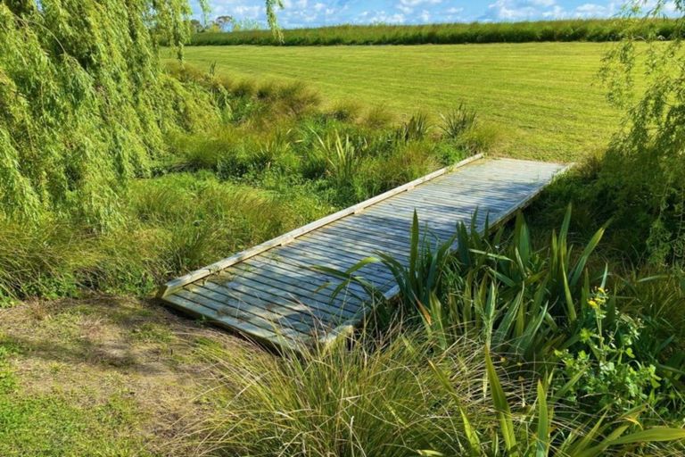 Photo of property in 77 Hartwell Drive, Kelvin Grove, Palmerston North, 4470