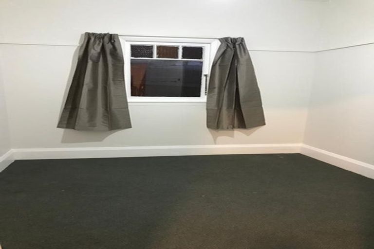 Photo of property in 17 Naughton Terrace, Kilbirnie, Wellington, 6022