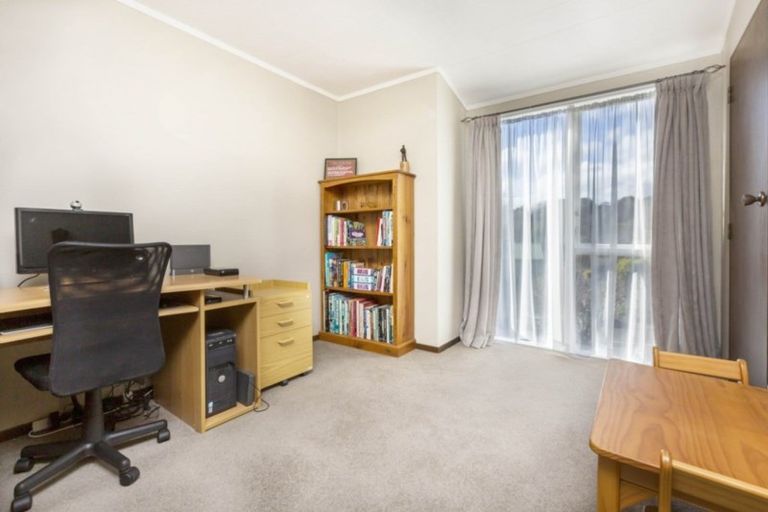 Photo of property in 2 Tapestry Grove, Silverstream, Upper Hutt, 5019