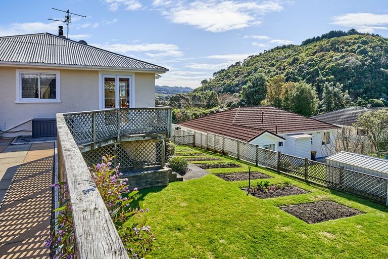 Photo of property in 5 Mahoe Street, Tawa, Wellington, 5028