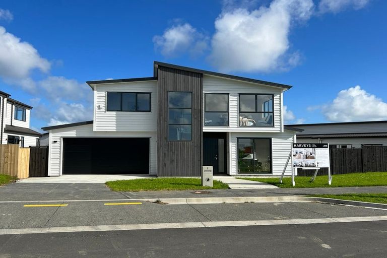 Photo of property in 9 Korowhiti Road, Clarks Beach, 2122