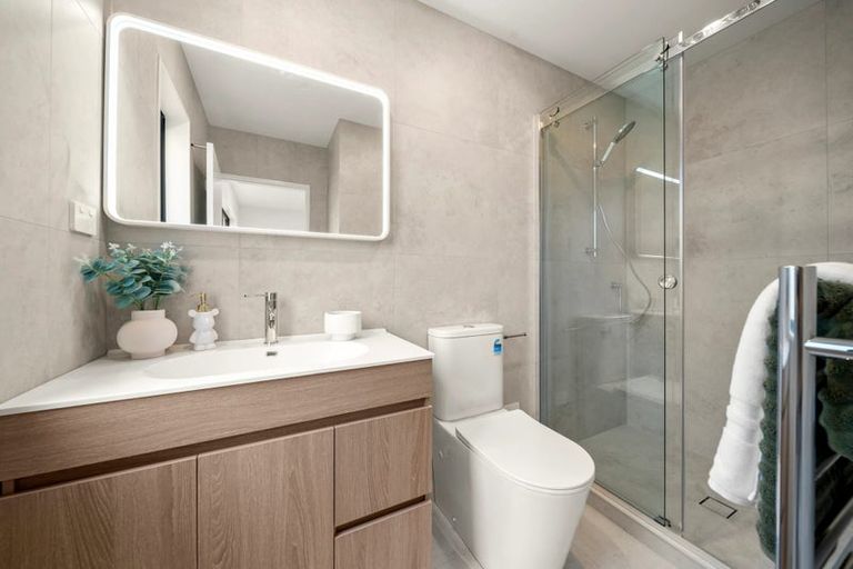 Photo of property in 1/13 Rengarenga Rise, Fairview Heights, Auckland, 0632