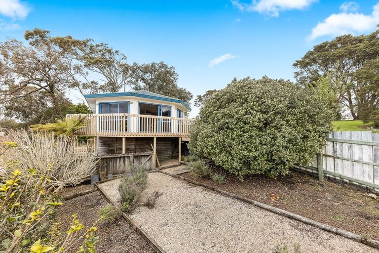 Photo of property in 1b Triangle Road, Massey, Auckland, 0614
