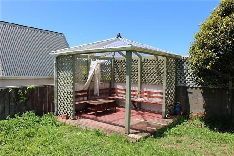 Photo of property in 11 Breton Grove, Kingston, Wellington, 6021