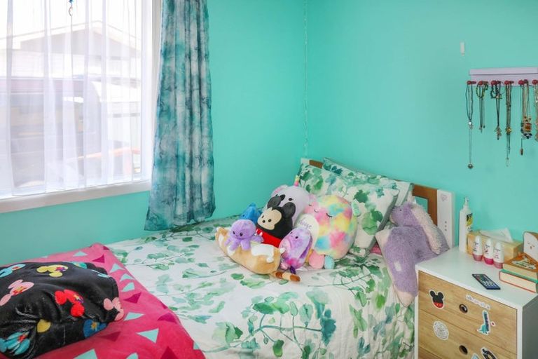 Photo of property in 5 Holyoake Crescent, Avalon, Lower Hutt, 5011