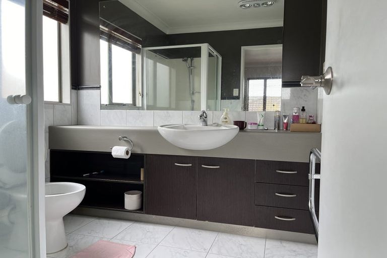 Photo of property in 4 Lissleton Drive, East Tamaki, Auckland, 2013