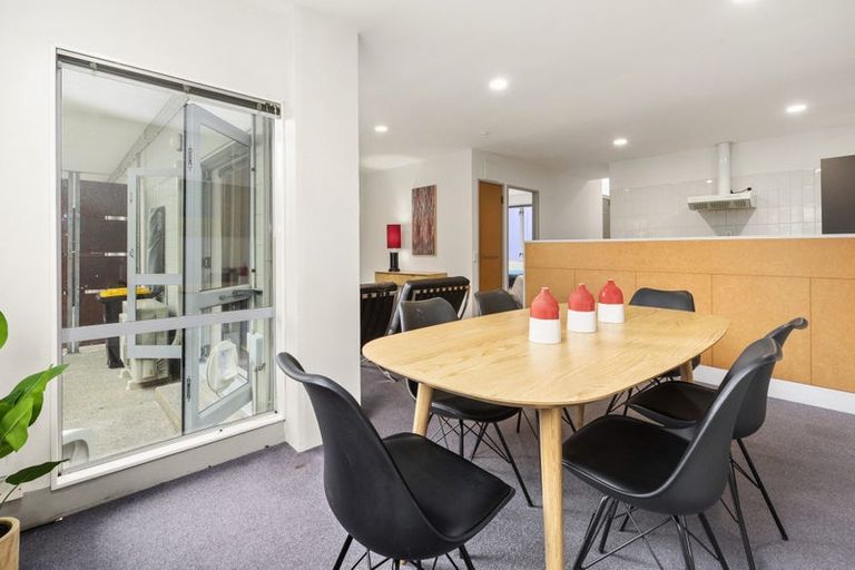 Photo of property in 2/112 Mairangi Road, Wilton, Wellington, 6012