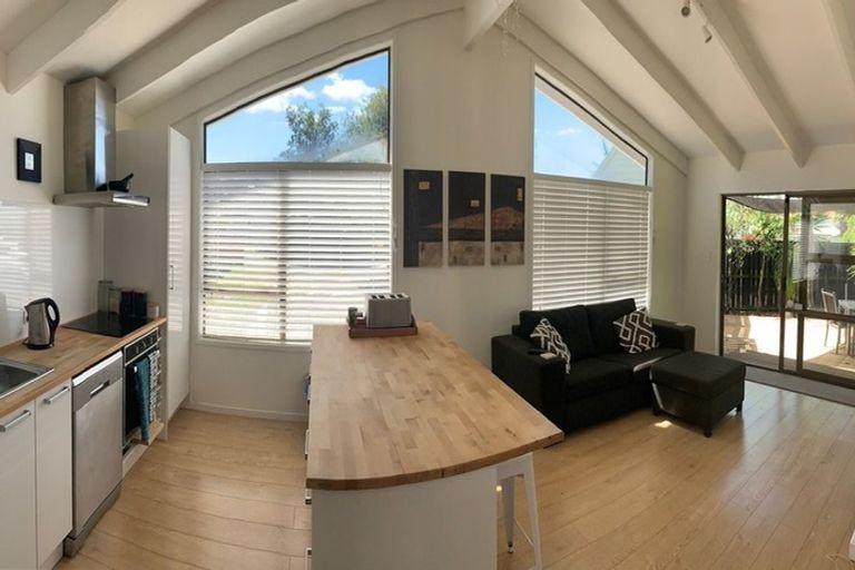 Photo of property in 2/42 Mirrabooka Avenue, Botany Downs, Auckland, 2010