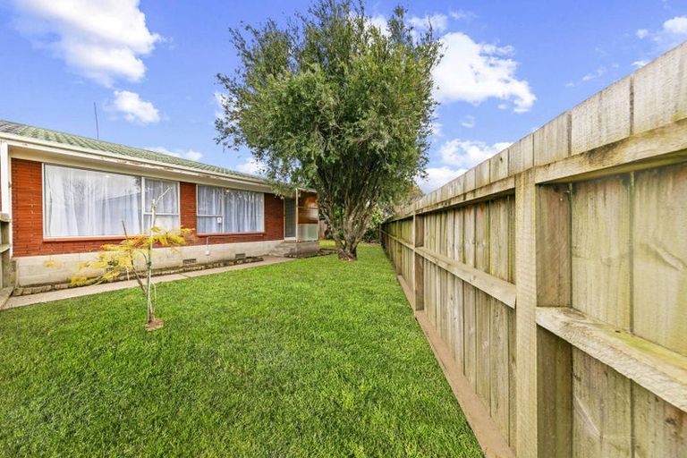 Photo of property in 2/36 Blacklock Avenue, Henderson, Auckland, 0612