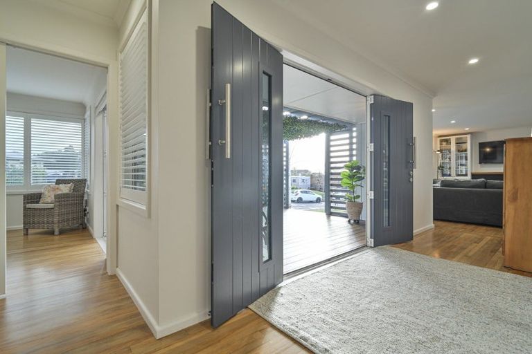 Photo of property in 3 James Cook Street, Havelock North, 4130