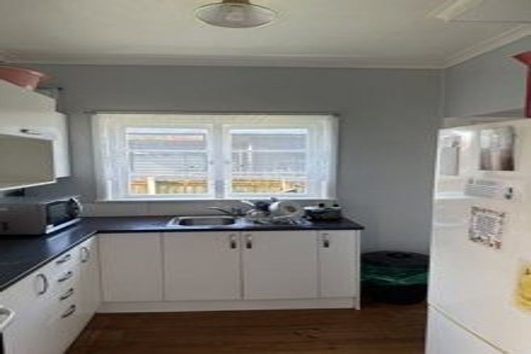 Photo of property in 98/98a Weraroa Road, Levin, 5510