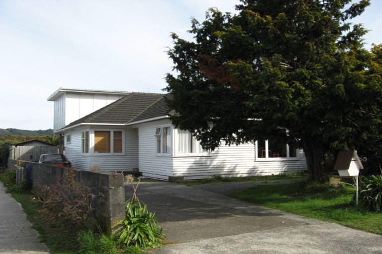 Photo of property in 3 Wise Street, Wainuiomata, Lower Hutt, 5014