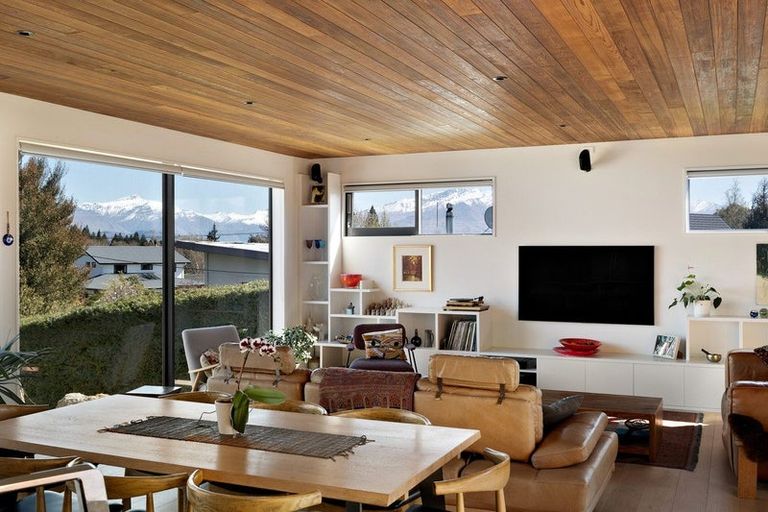 Photo of property in 75 Beacon Point Road, Wanaka, 9305