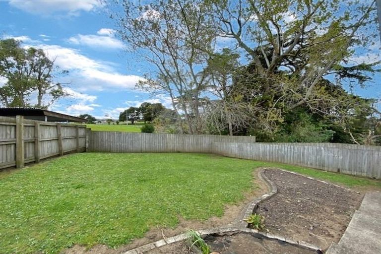 Photo of property in 30 Leaver Place, Weymouth, Auckland, 2103