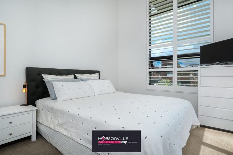 Photo of property in 21 Isitt Road, Hobsonville, Auckland, 0616