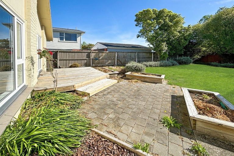 Photo of property in 5 Brookby Crescent, Avonhead, Christchurch, 8042