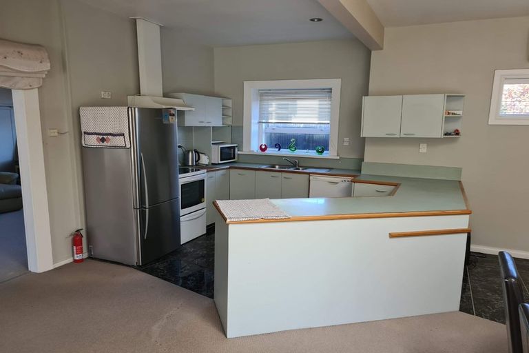 Photo of property in 11 Avonhead Road, Avonhead, Christchurch, 8042