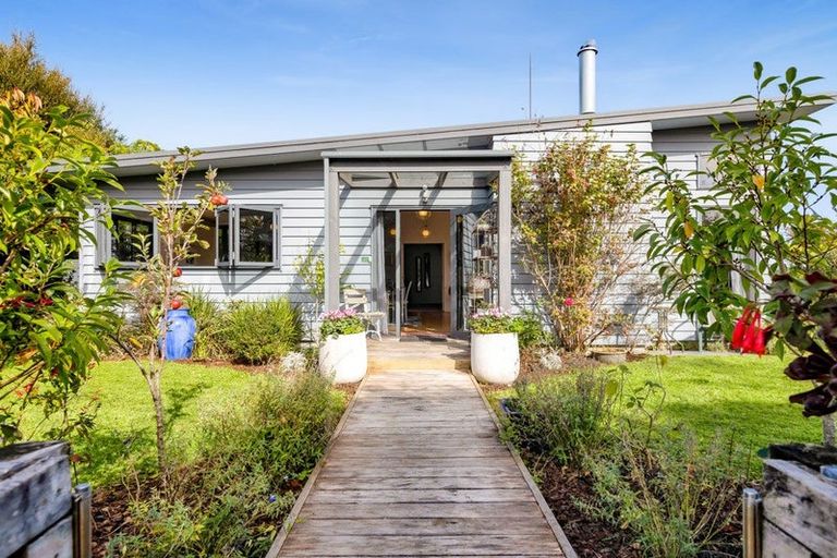 Photo of property in 10 Allan Road, Burgess Park, New Plymouth, 4371