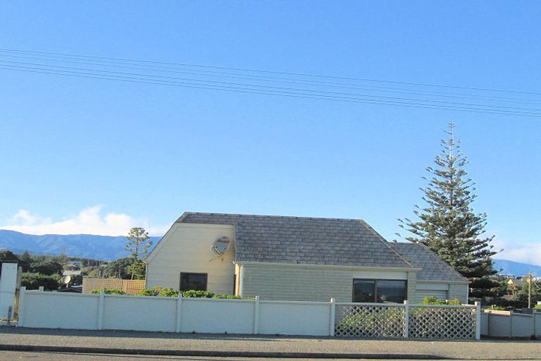 Photo of property in 62 Marine Parade, Otaki Beach, Otaki, 5512