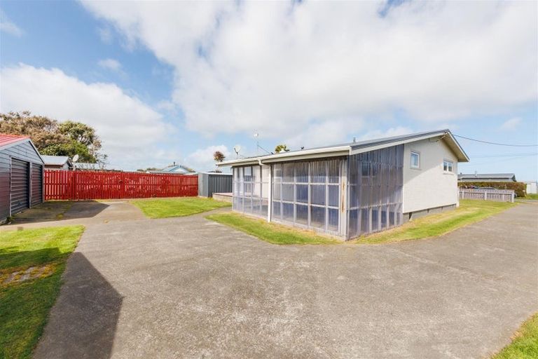 Photo of property in 1938 Parewanui Road, Parewanui, Bulls, 4894