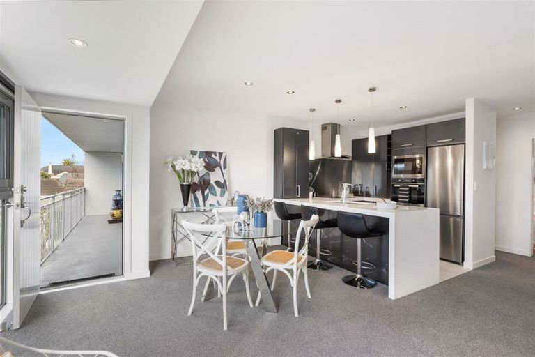 Photo of property in 5k The Esplanade, Eastern Beach, Auckland, 2012