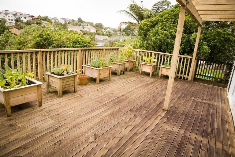 Photo of property in 75 Moorefield Road, Johnsonville, Wellington, 6037