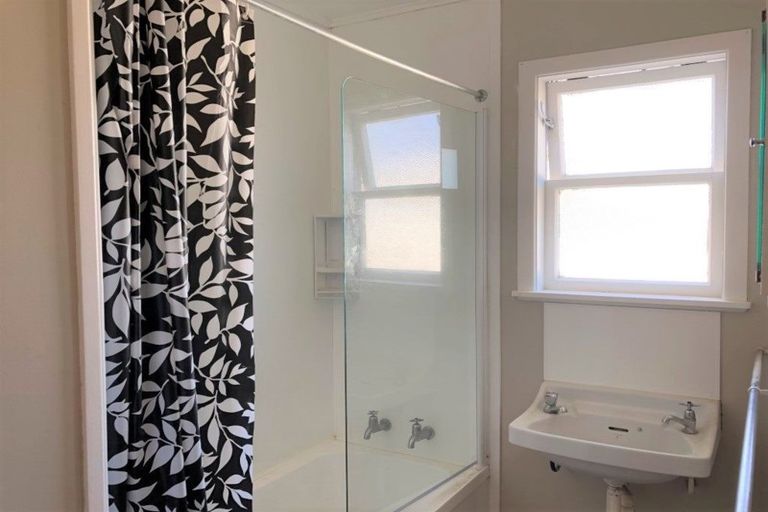 Photo of property in 14 Omori Place, Castlecliff, Whanganui, 4501