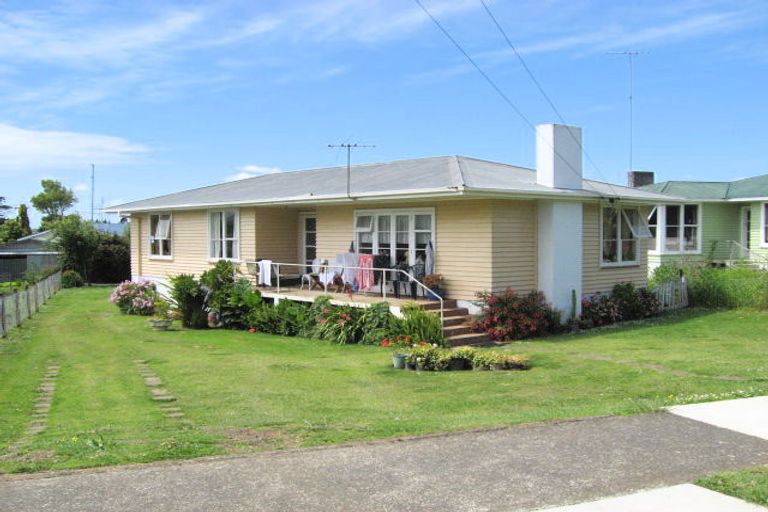 Photo of property in 33 Mountain Road, Mangere Bridge, Auckland, 2022