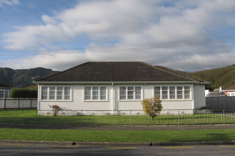 Photo of property in 16 Hodgins Grove, Naenae, Lower Hutt, 5011