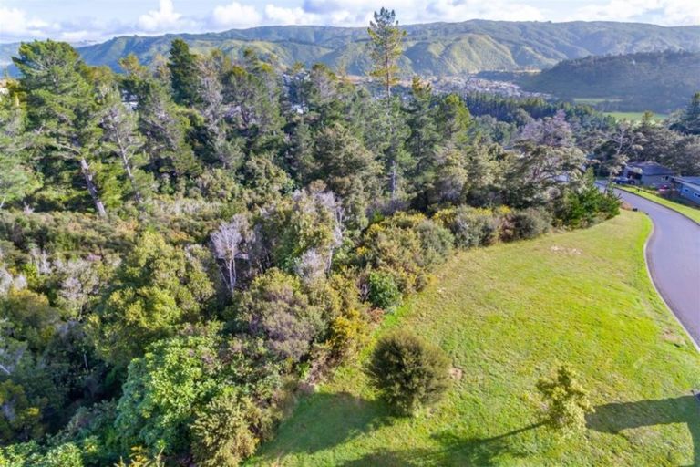 Photo of property in 28 Mount Marua Way, Timberlea, Upper Hutt, 5018