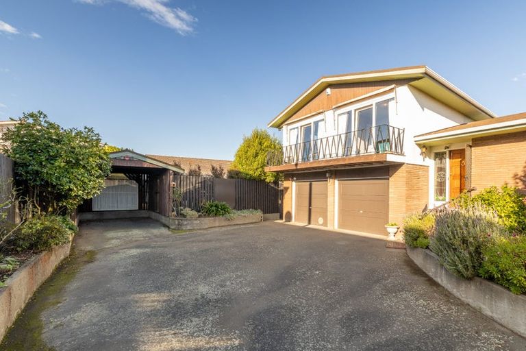 Photo of property in 18 Delaware Crescent, Russley, Christchurch, 8042