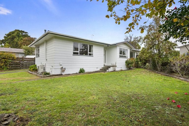 Photo of property in 28 Pinedale Parade, Milson, Palmerston North, 4414