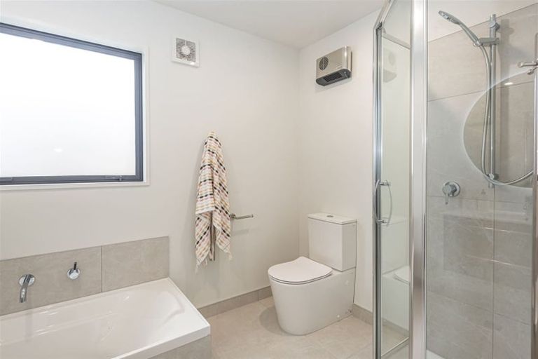 Photo of property in 2/117 Hills Road, Edgeware, Christchurch, 8013