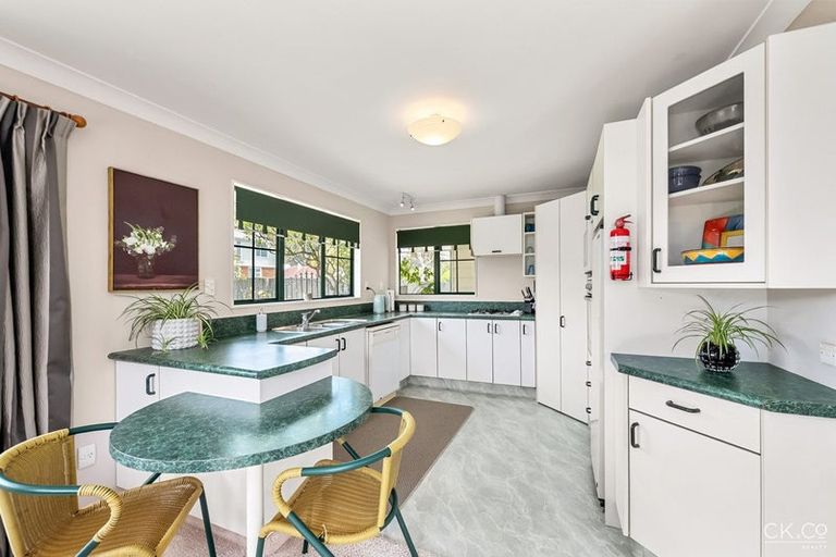 Photo of property in 2/118 Whites Line East, Waiwhetu, Lower Hutt, 5010