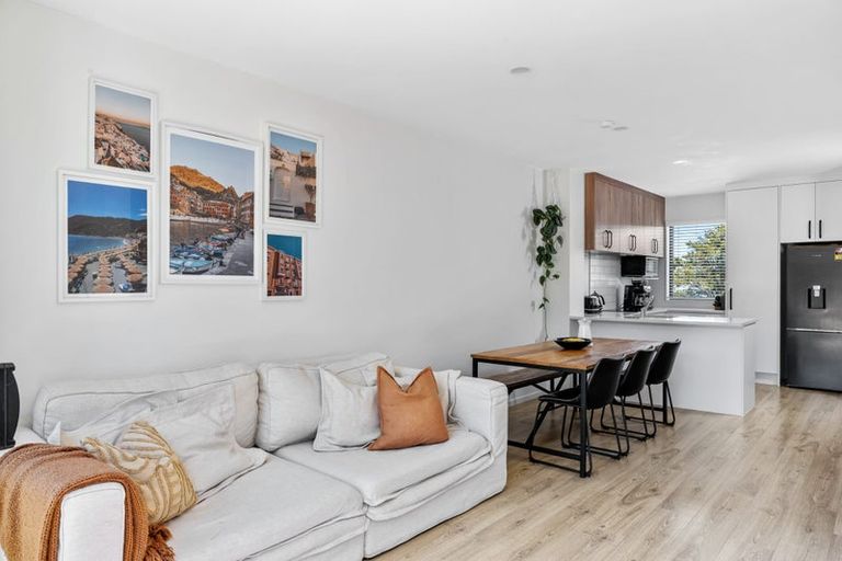 Photo of property in 5/13 Windy Ridge Road, Glenfield, Auckland, 0629