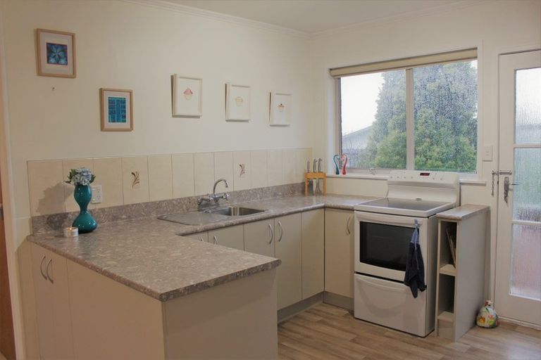 Photo of property in 2/1 Bodi Place, Te Atatu South, Auckland, 0610