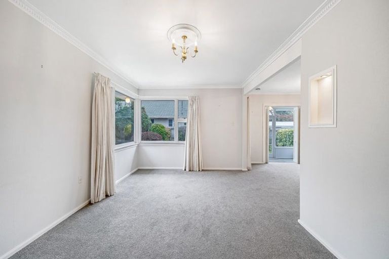 Photo of property in 10 Burnside Crescent, Burnside, Christchurch, 8053