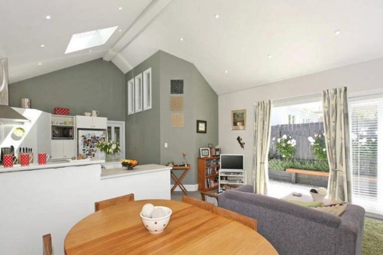 Photo of property in 8 Miro Street, Eastbourne, Lower Hutt, 5013