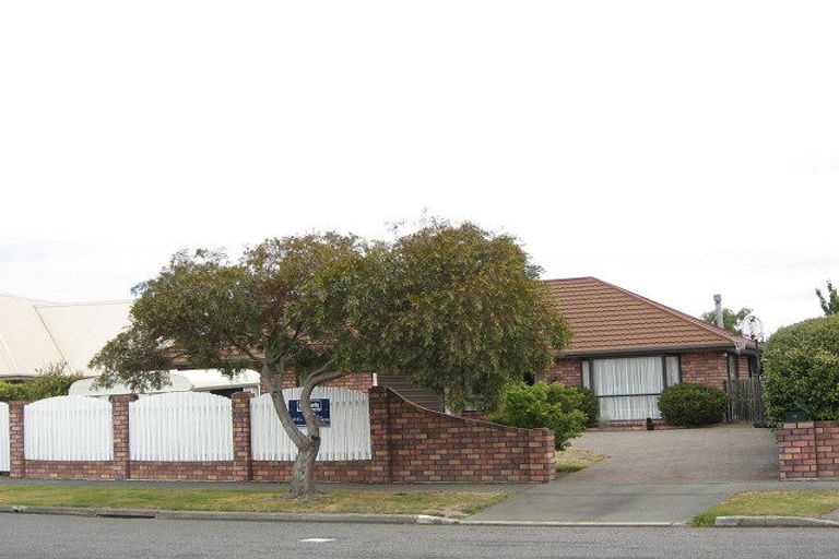 Photo of property in 43 Anglesea Avenue, Parklands, Christchurch, 8083