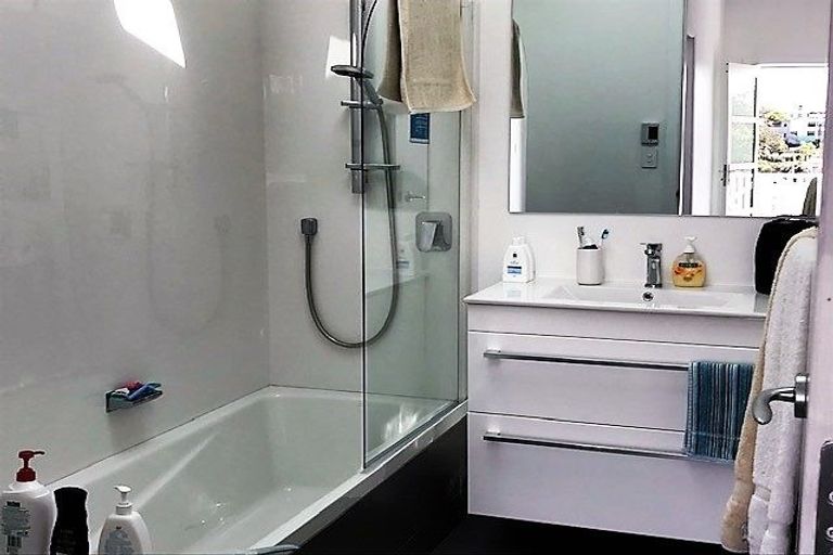 Photo of property in 19 Charlotte Avenue, Brooklyn, Wellington, 6021