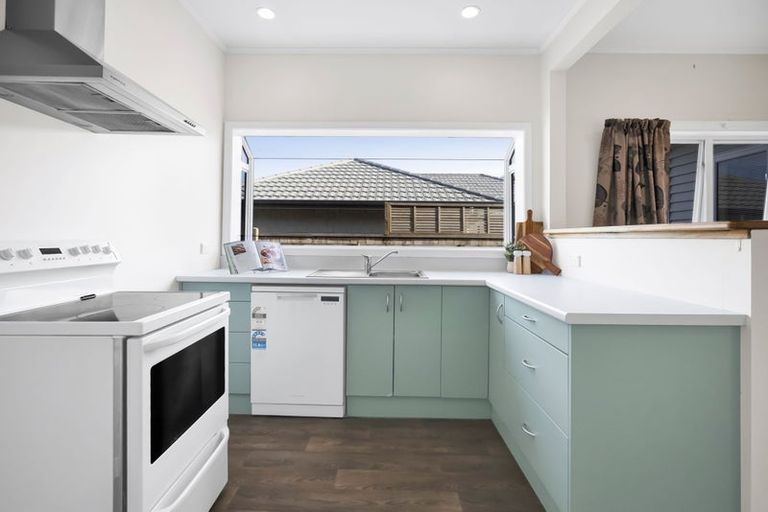 Photo of property in 33 Upjohn Street, Brooklands, New Plymouth, 4310