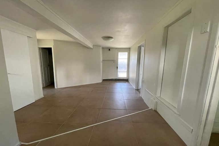 Photo of property in 60 Colwill Road, Massey, Auckland, 0614