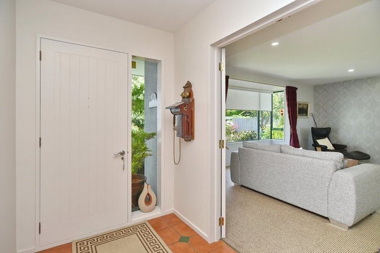 Photo of property in 21 Thornwood Place, Redwood, Christchurch, 8051