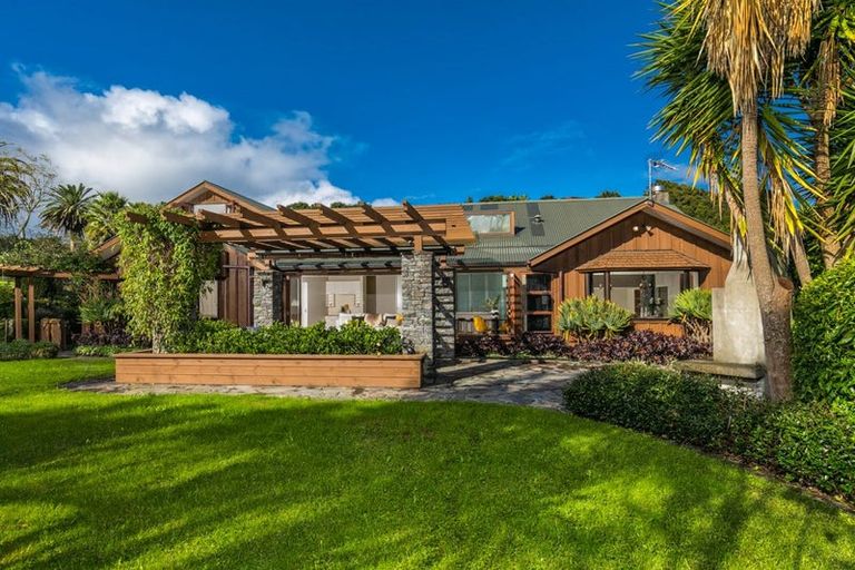 Photo of property in 1 The Knoll, Greenhithe, Auckland, 0632
