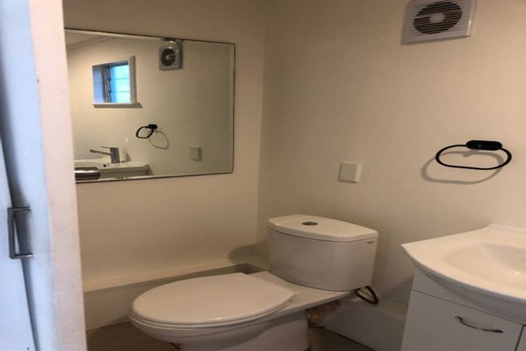 Photo of property in 3/138 Rangatira Road, Beach Haven, Auckland, 0626