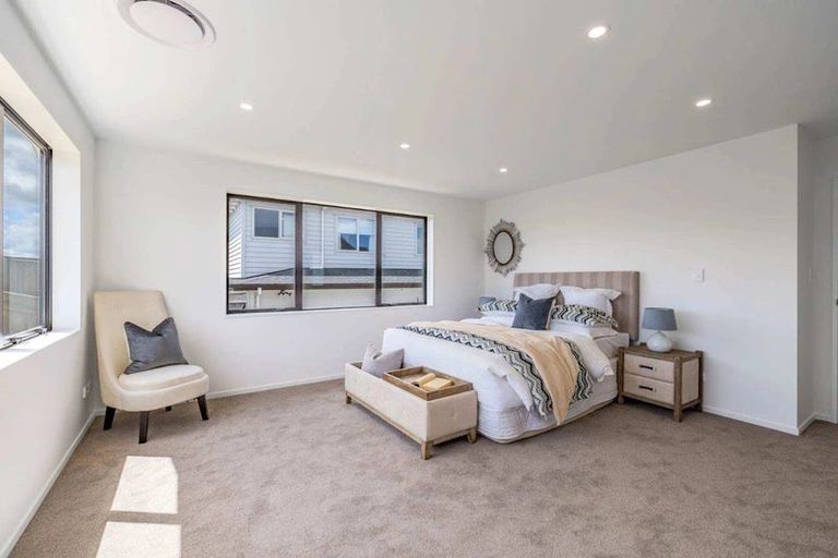 Photo of property in 30 Colliston Rise, Pinehill, Auckland, 0632