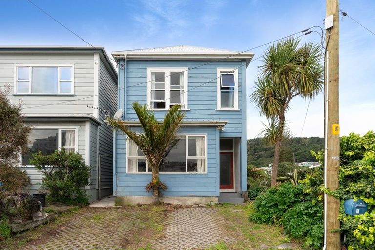 Photo of property in 10 Edge Hill, Mount Victoria, Wellington, 6011