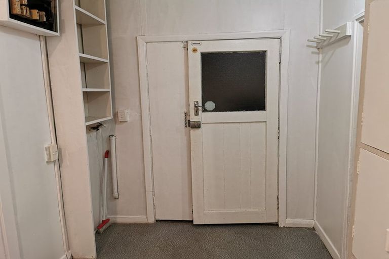 Photo of property in 88 Newlands Road, Newlands, Wellington, 6037