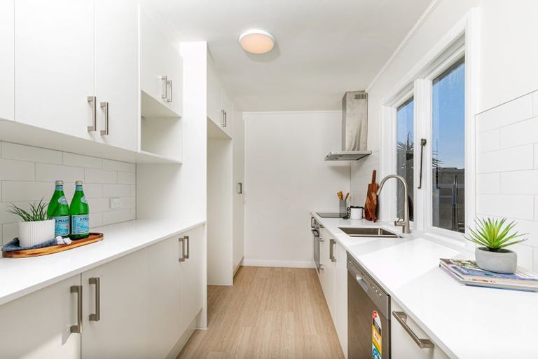 Photo of property in 117 Te Atatu Road, Te Atatu South, Auckland, 0610